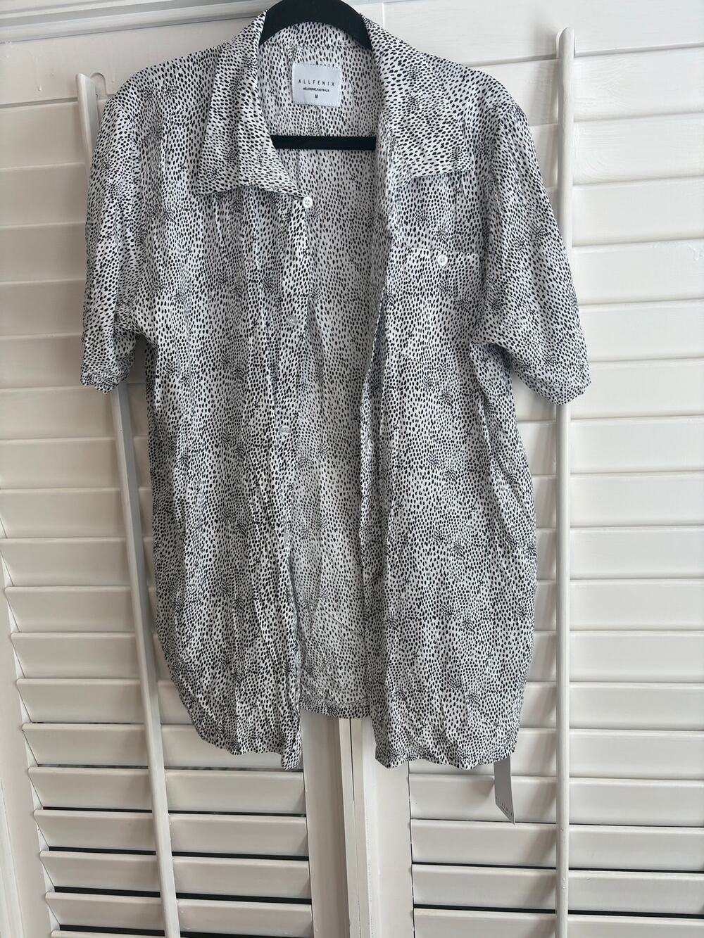 Allfenix White And Black Dot Short Sleeve Button Down Shirt Size Medium